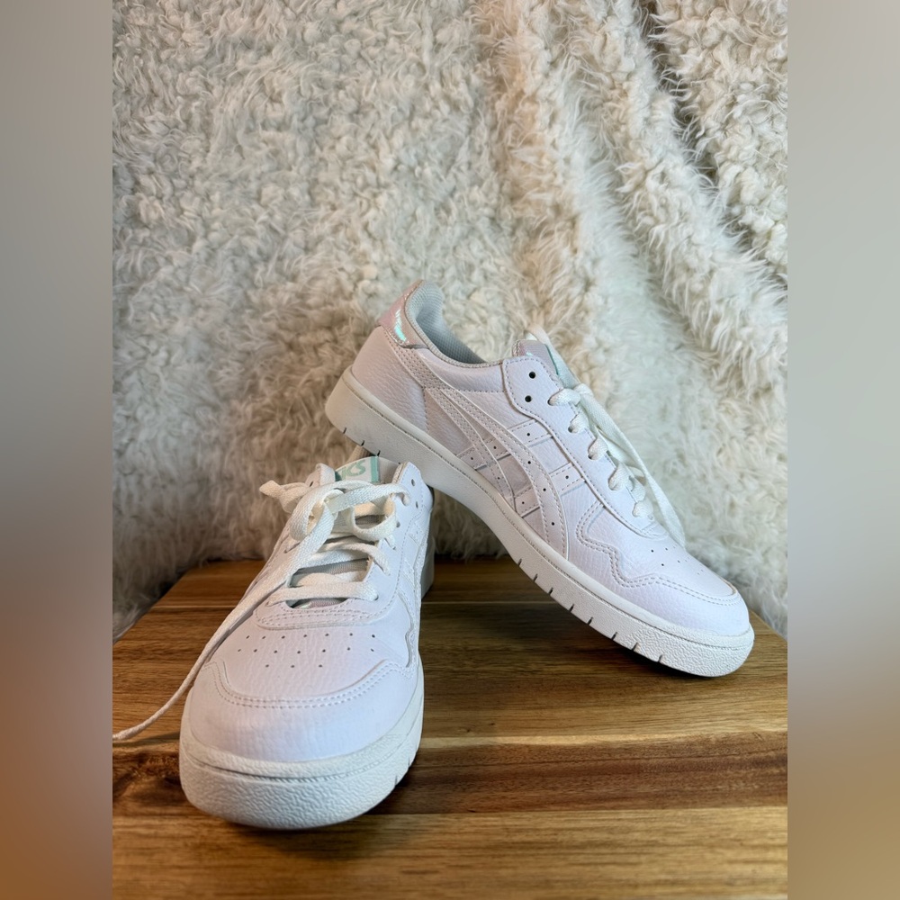 Asics Japan S women’s white iridescent size 8.5